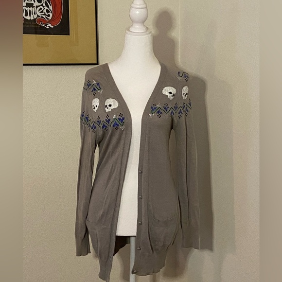 Gray cardigan with sequins skull detailing - Picture 1 of 4